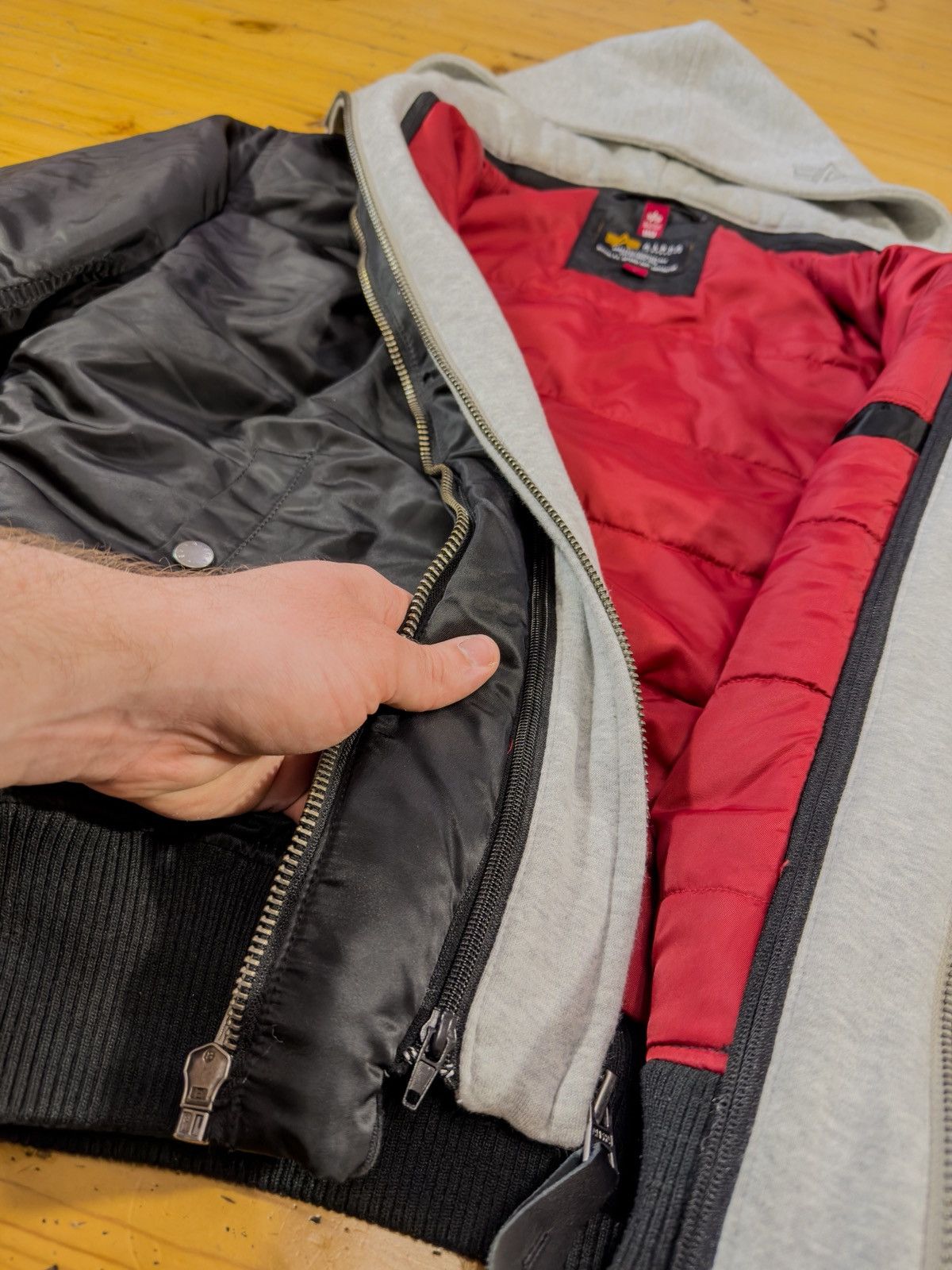 Alpha Industries Alpha industries with detachable gray hood bomber jacket Size US L / EU 52-54 / 3 - 12 Thumbnail