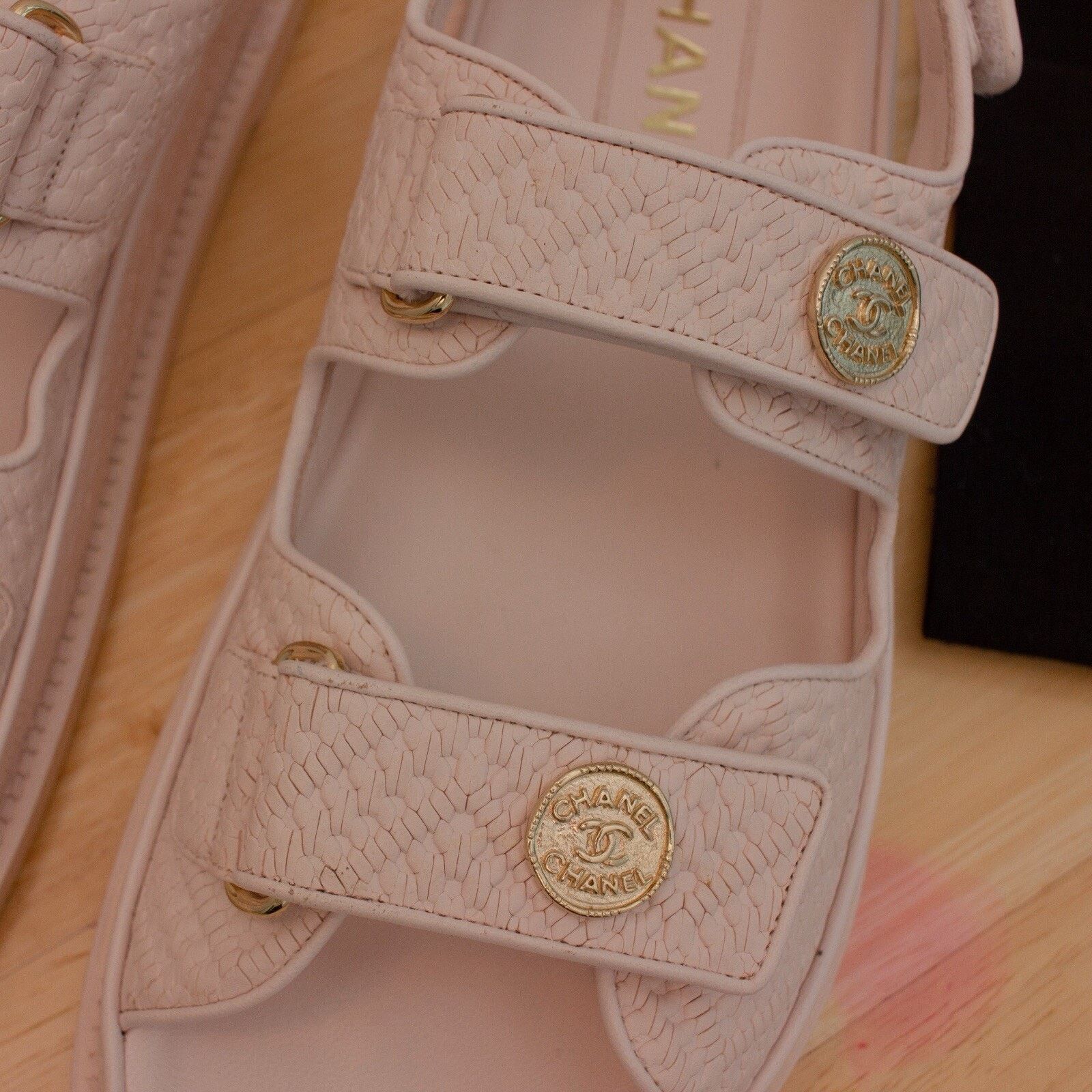 Chanel 1950$ CHANEL 2022 Calfskin Dad Medallion Sandals Pink 38 1/2 Size US 8.5 / IT 38.5 - 20 Thumbnail