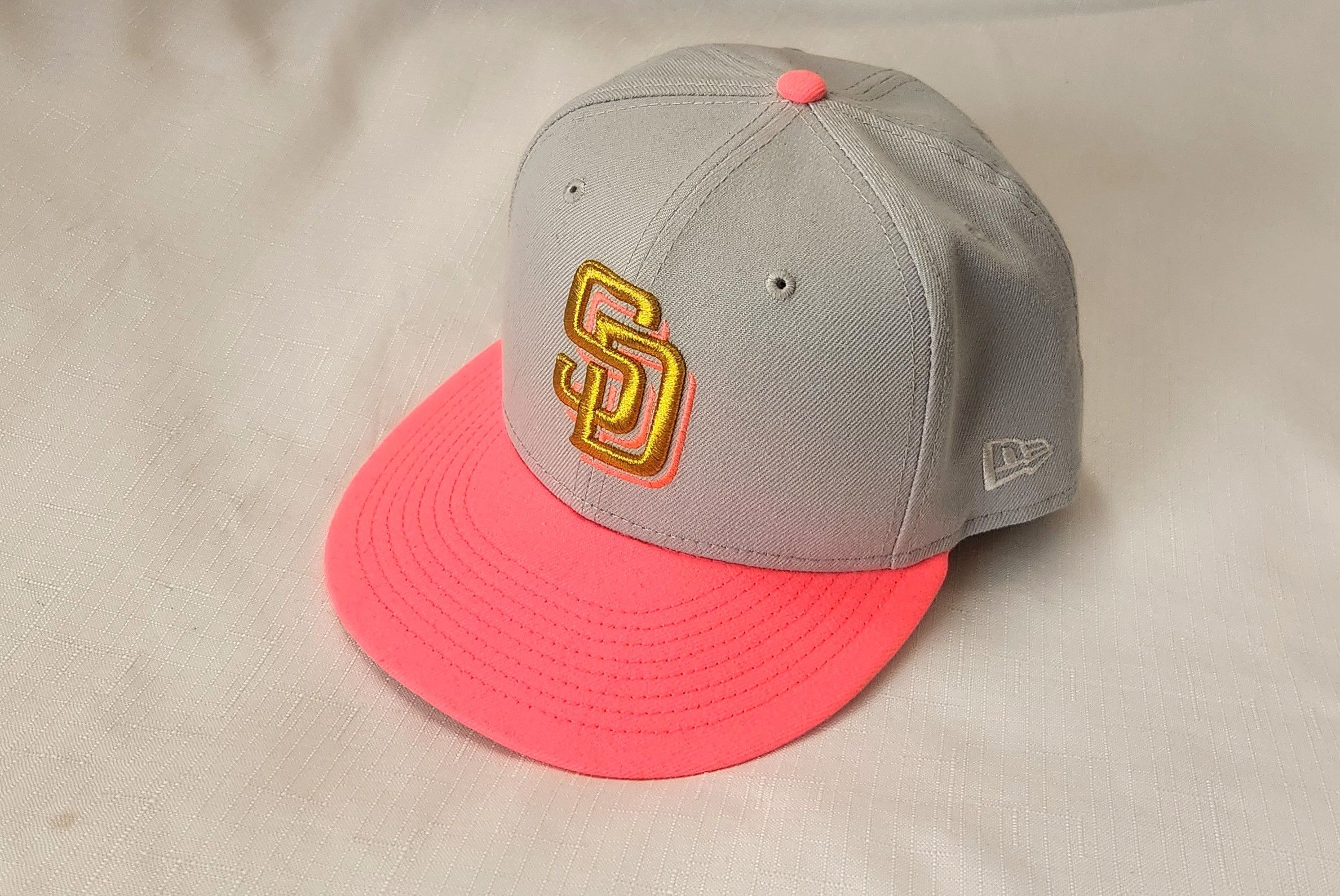 New Era San Diego Padres New Era 59FIFTY Metallic City Fitted Hat Size ONE SIZE - 1 Thumbnail