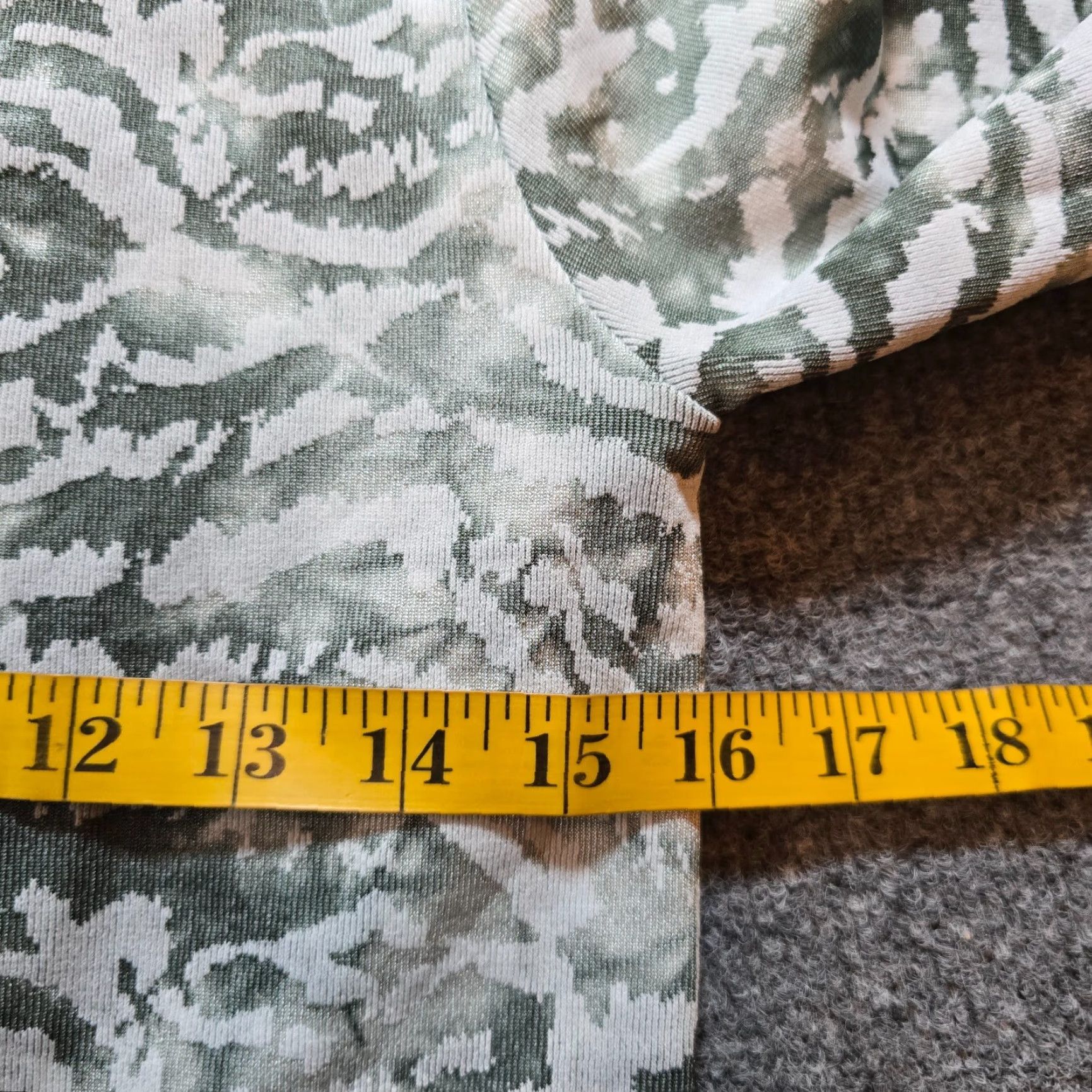 Fabletics Fabletics Top Womens Large Green Tie Dye Mari Seamless Cropped Athletic Long Sleeve Crew Neck Pullover, Casual Activewear, Made for Women Size L / US 10 / IT 46 - 5 Thumbnail