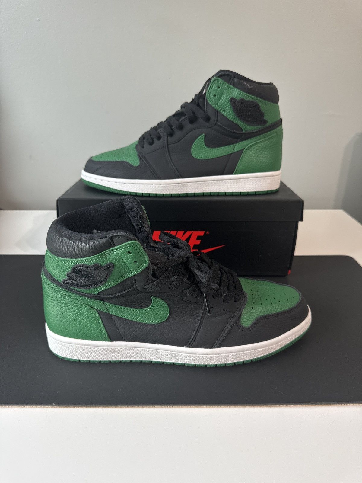 Jordan Brand Jordan 1 Retro Pine Green Black Size US 9.5 / EU 42-43 - 2 Thumbnail