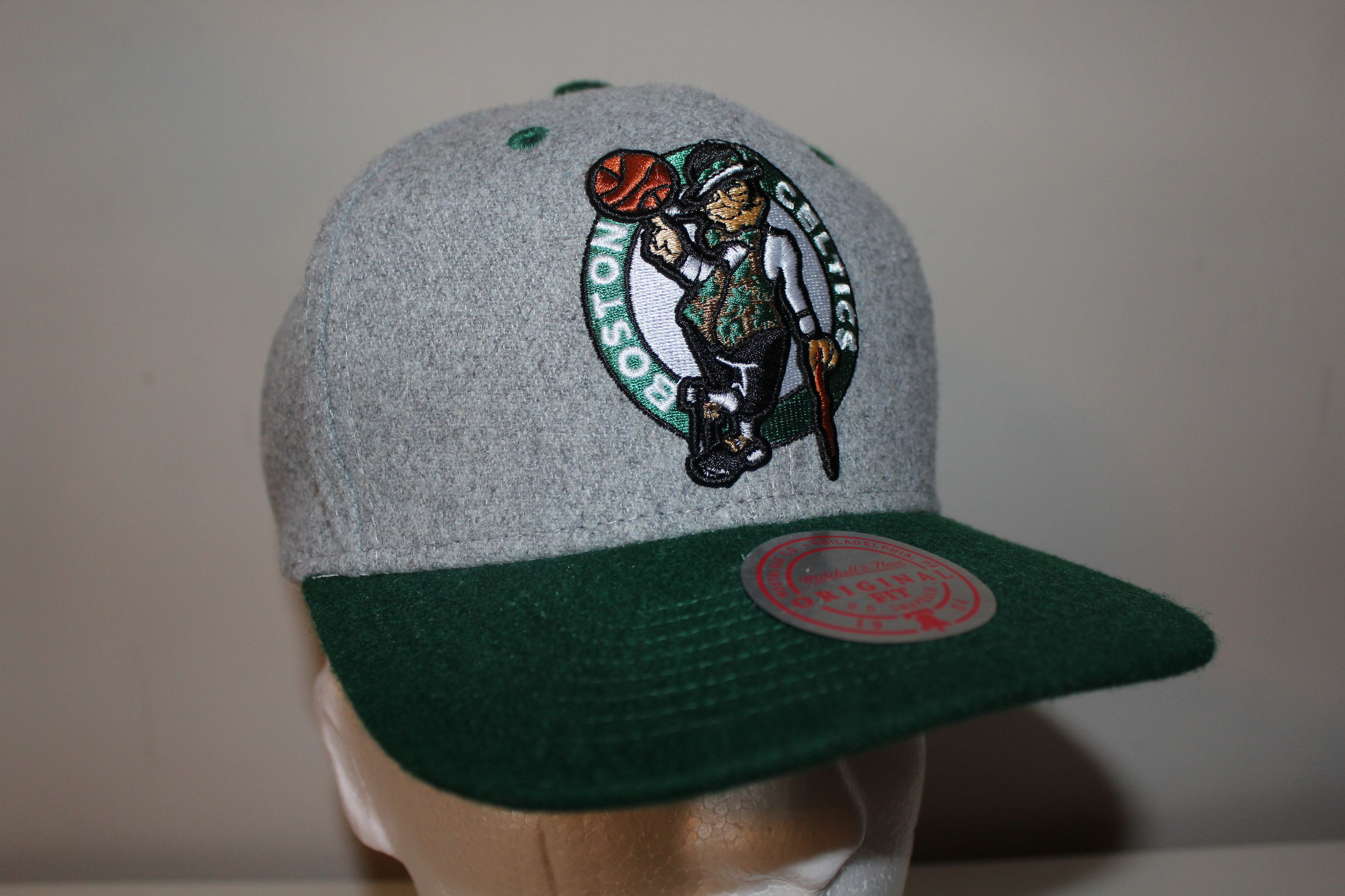 Mitchell & Ness MITCHELL & NESS BOSTON CELTICS 1946 GRAYGREEN SNAPBACK HAT Size ONE SIZE - 2 Thumbnail