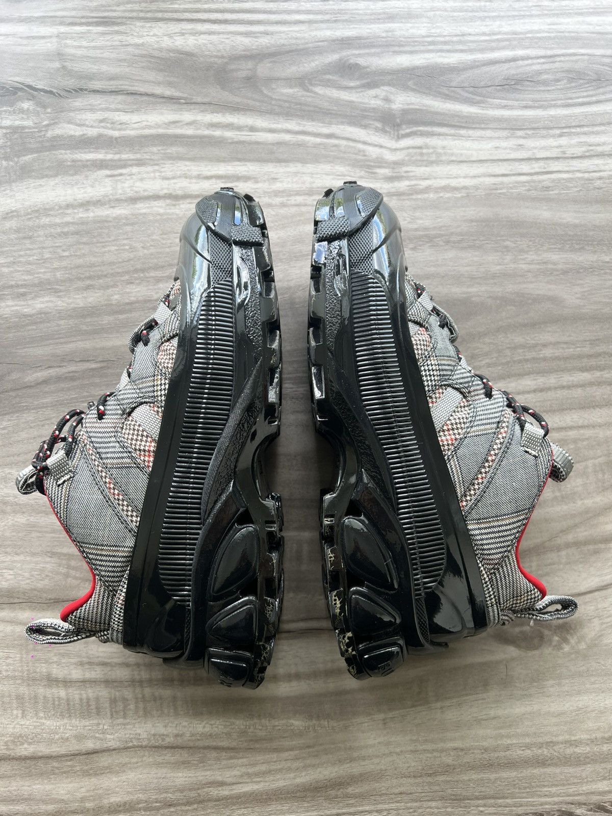 Burberry WORN ONCE Burberry Arthur Sneaker Size 9 Women’s (EU 40) Size US 9 / IT 39 - 2 Thumbnail
