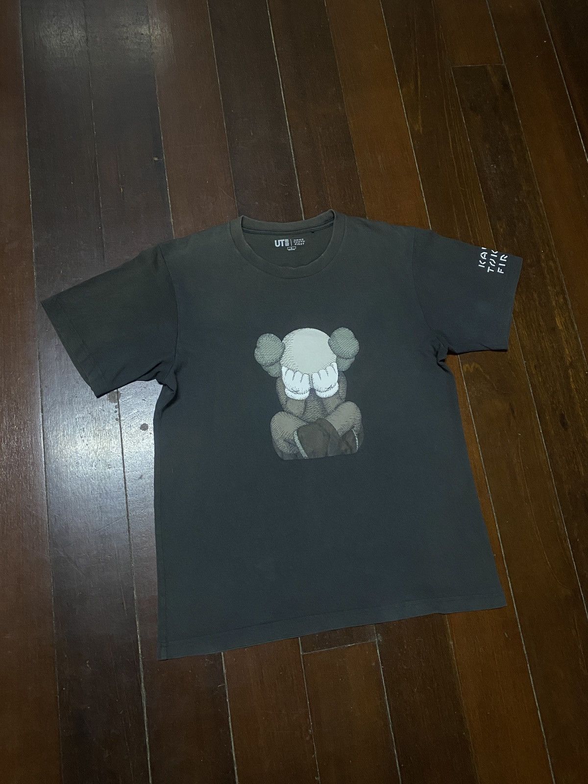 Hypebeast × Kaws FIRE 🔥🔥 UNIQLO X KAWS TOKYO FIRST SAD DESIGN Size US L / EU 52-54 / 3 - 1 Thumbnail
