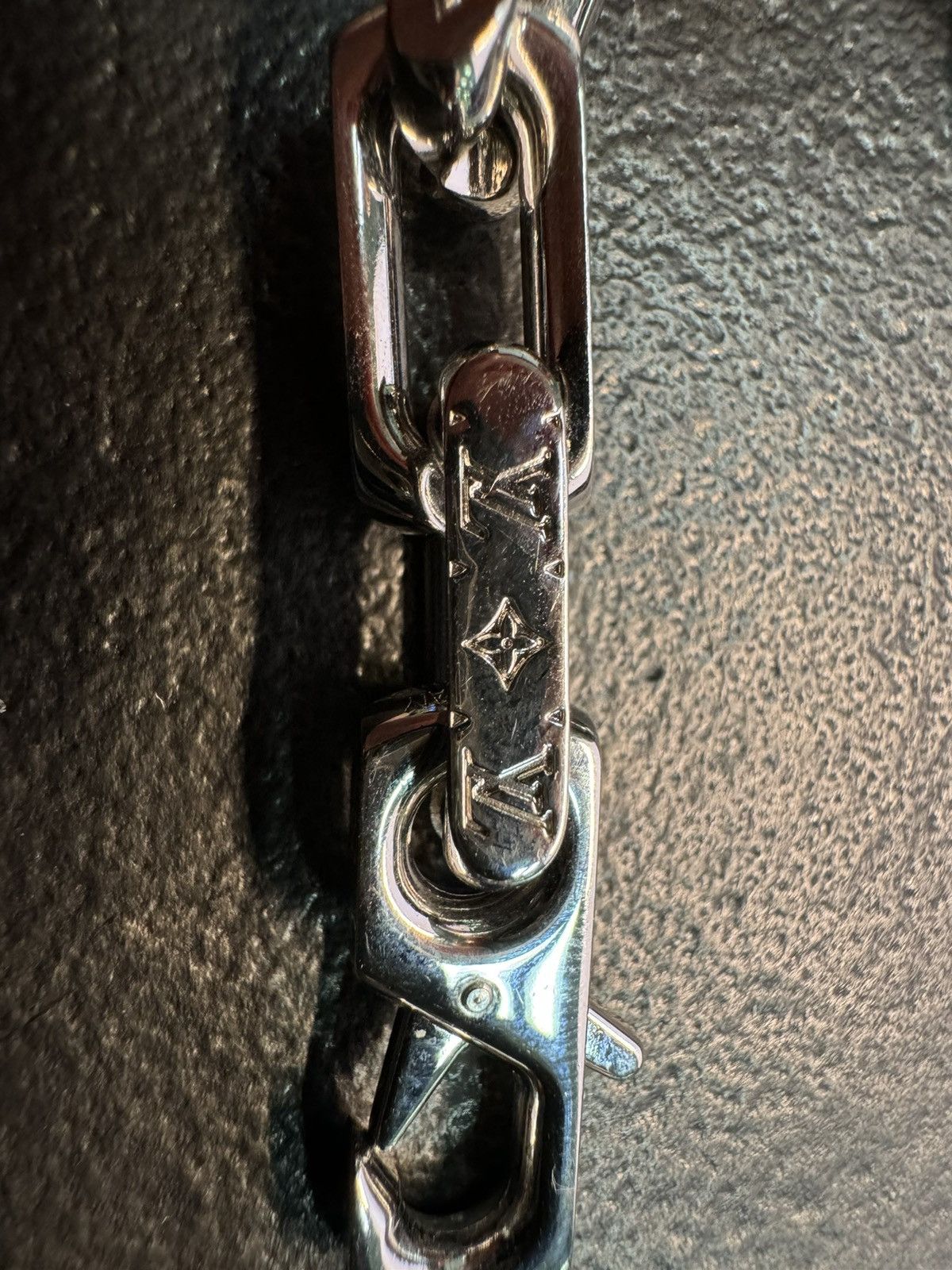 Louis Vuitton Louis Vuitton Monogram Chain Bracelet Size ONE SIZE - 6 Thumbnail