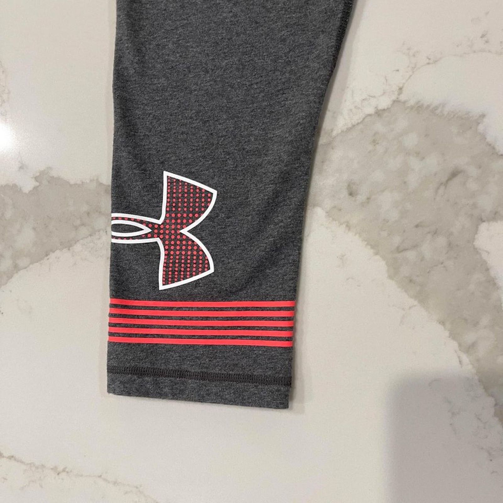 Under Armour Under Armour Gray Capri Activewear Leggings Women's Small Size 28" / US 6 / IT 42 - 2 Thumbnail