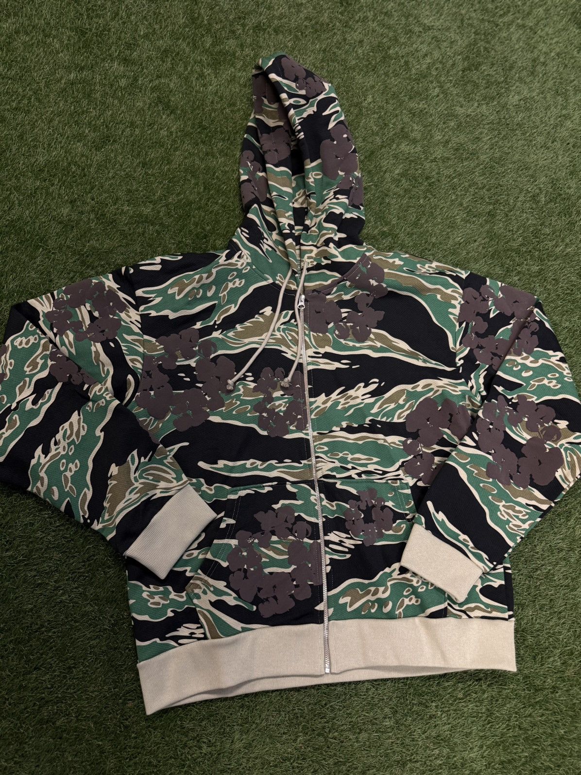 DENIM TEARS Denim Tears Green Camo Cotton Wreath Zip Up Size Large (NEW) Size US L / EU 52-54 / 3 - 3 Thumbnail