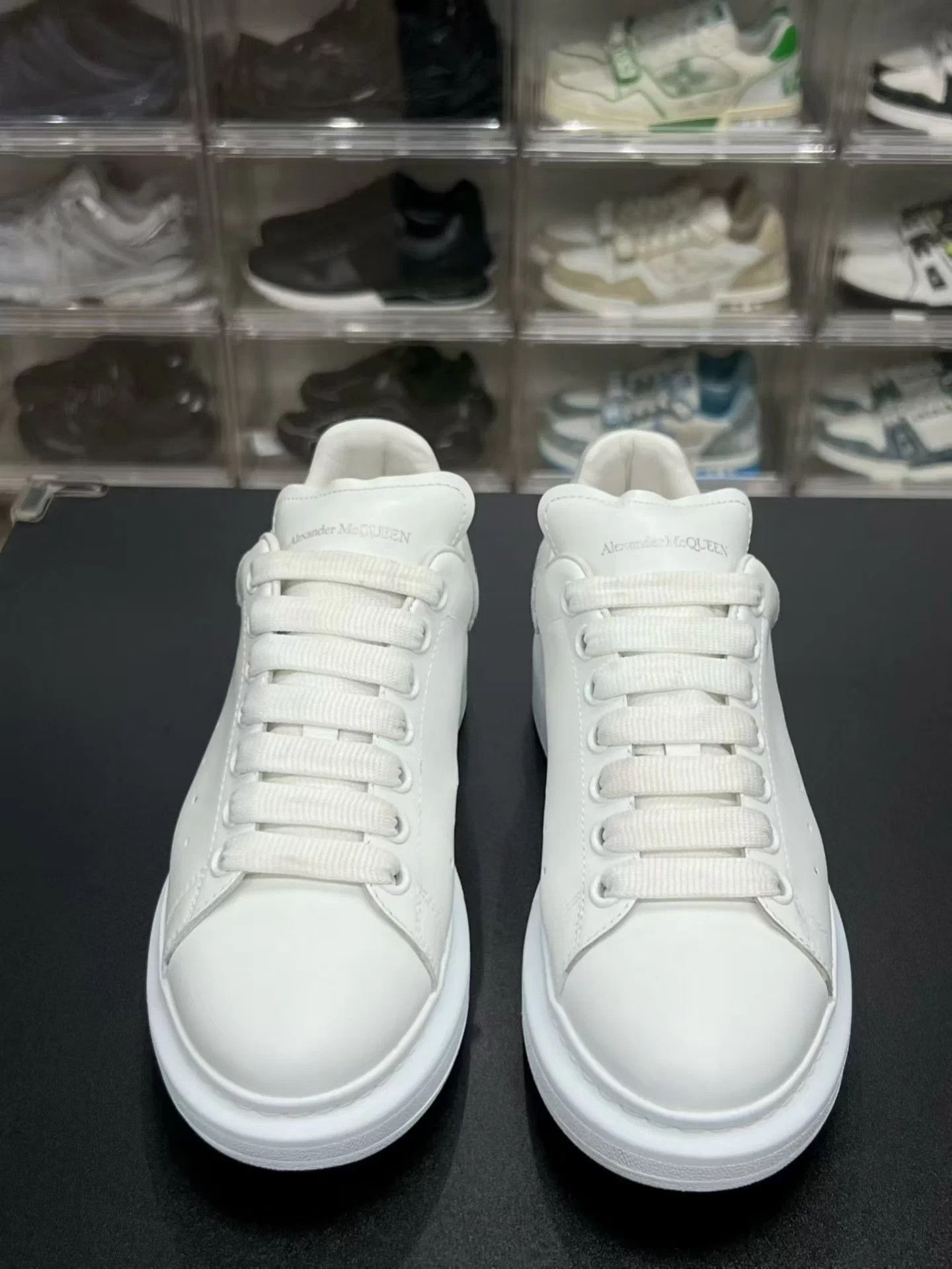 Alexander McQueen MCQ Gray/White Suede Low-Top Sneakers 39 (Fits 40-41) Size US 6 / EU 39 - 2 Thumbnail
