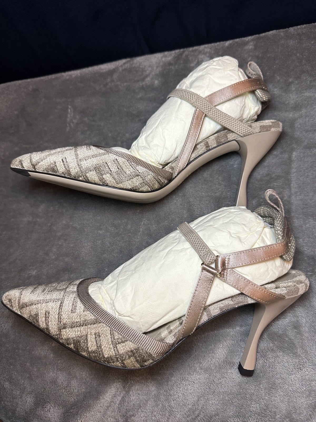 Fendi Fendi Colibri lite Size US 7.5 / IT 37.5 - 7 Thumbnail