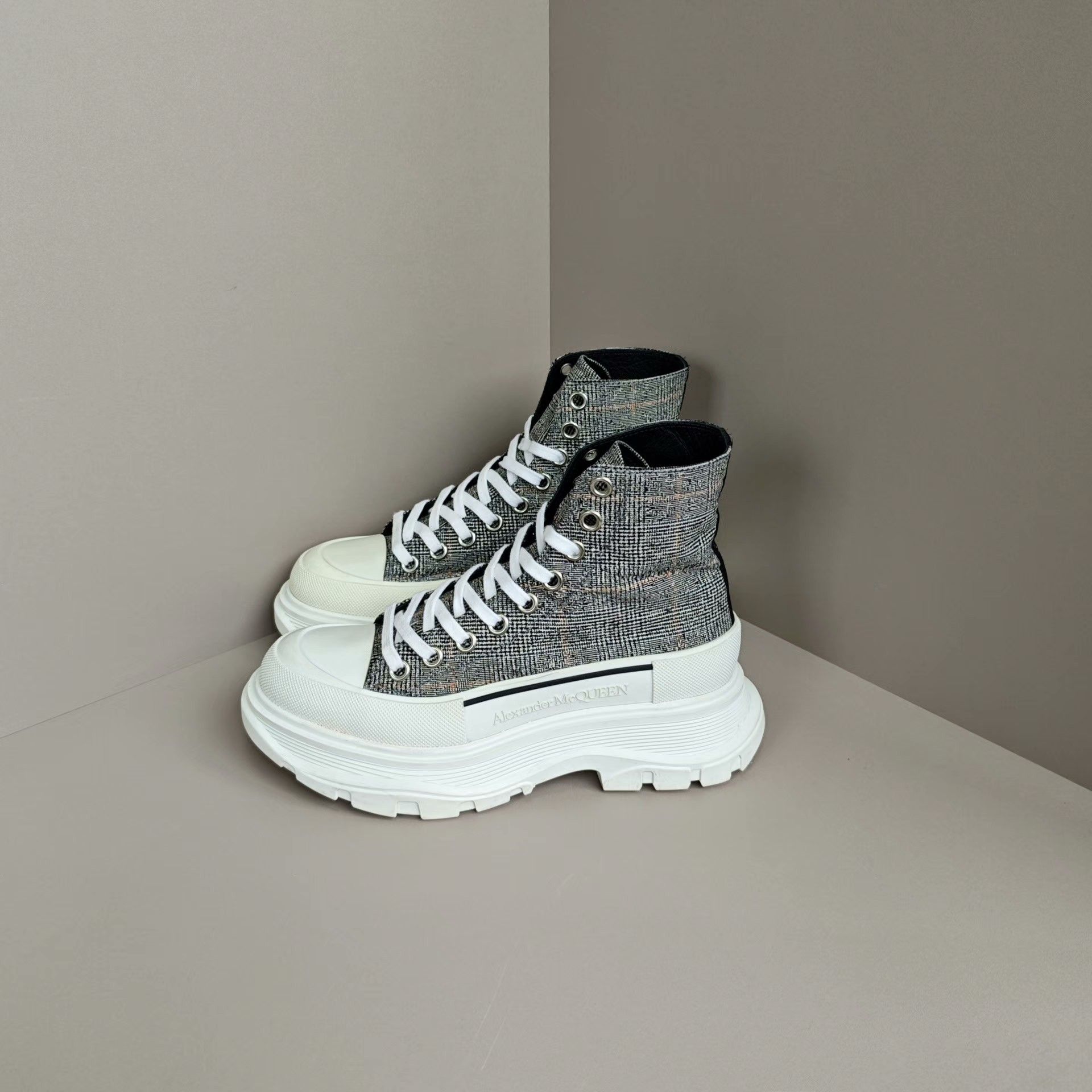 Alexander McQueen Alexander McQueen Boots us_7 Women Size US 7 / IT 37 - 1 Thumbnail