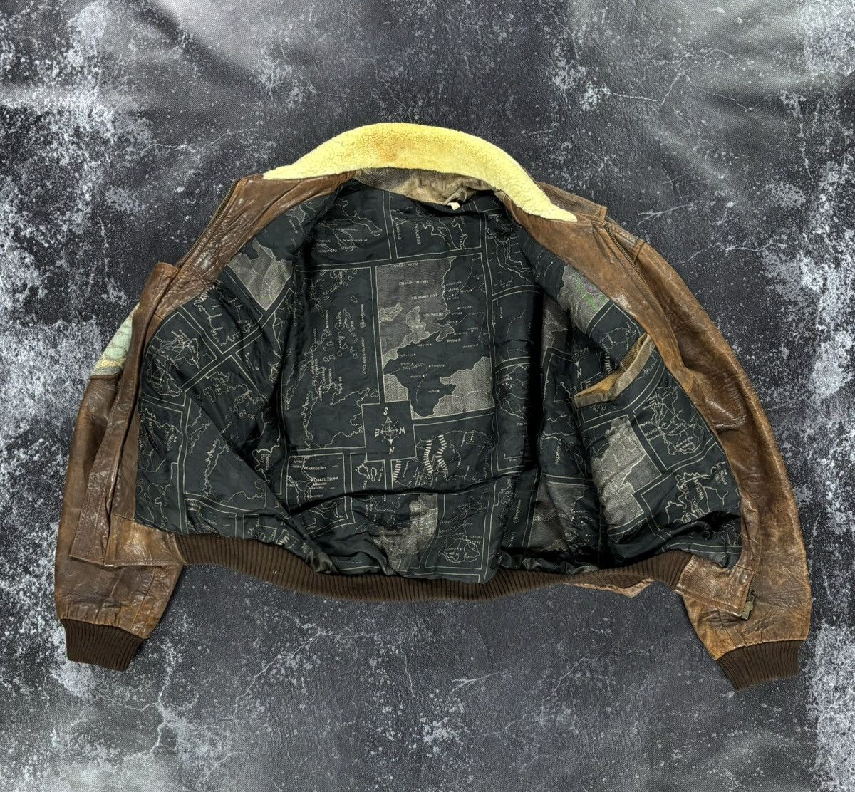 Vintage Avirex style leather bomber jacket Size US L / EU 52-54 / 3 - 9 Thumbnail
