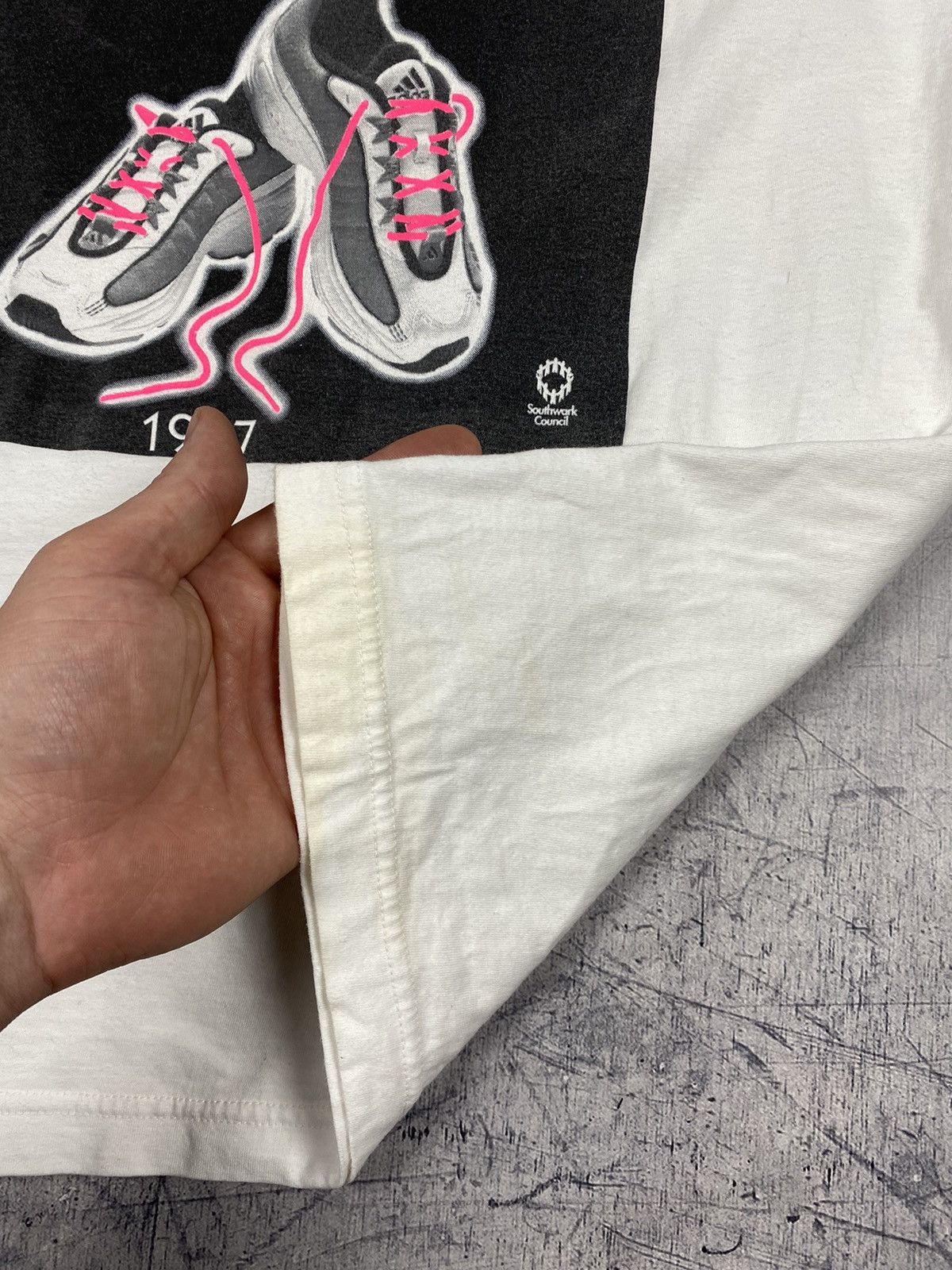 Adidas × Vintage Vintage Women’s London Run 10k Road Race By Adidas Tee 98s Size S / US 4 / IT 40 - 12 Thumbnail
