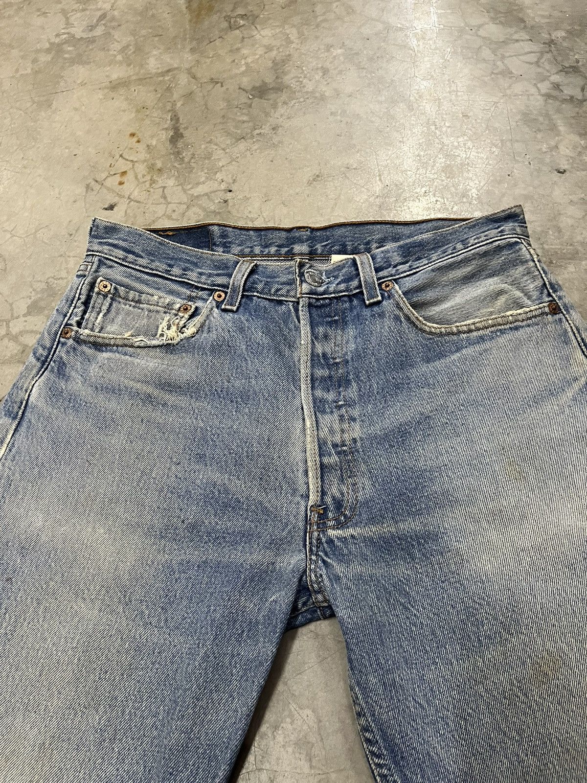 Levi's Vintage Levis light wash 501 distressed denim Size US 31 - 14 Thumbnail