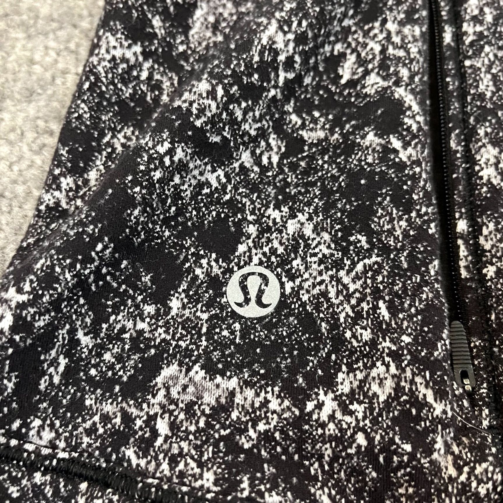 Lululemon LULULEMON Jacket Womens Size 8 Black White Outrun The Elements 1/2 Zip Pullover Multicolor Size M / US 6-8 / IT 42-44 - 3 Thumbnail
