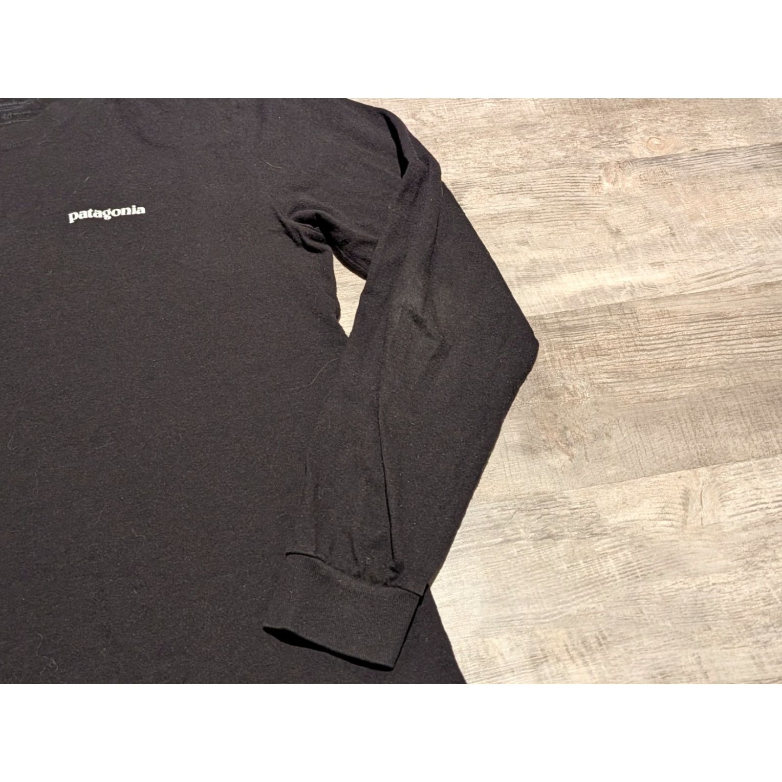 Patagonia Patagonia Shirt Mens M Black Long Sleeve P-6 Logo Graphic Responsibili-Tee Size US M / EU 48-50 / 2 - 3 Thumbnail