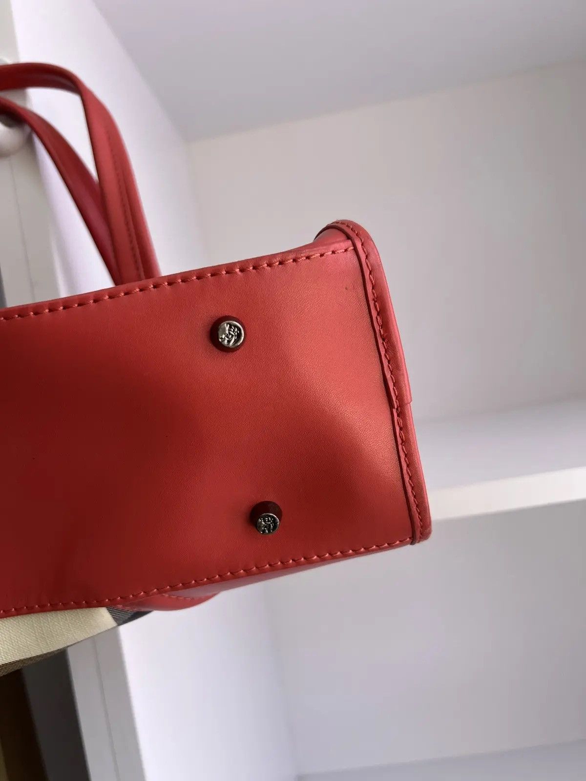 Burberry × Vintage Vintage Burberry Red Patent Leather Nova Check Tote Bag Size ONE SIZE - 9 Thumbnail