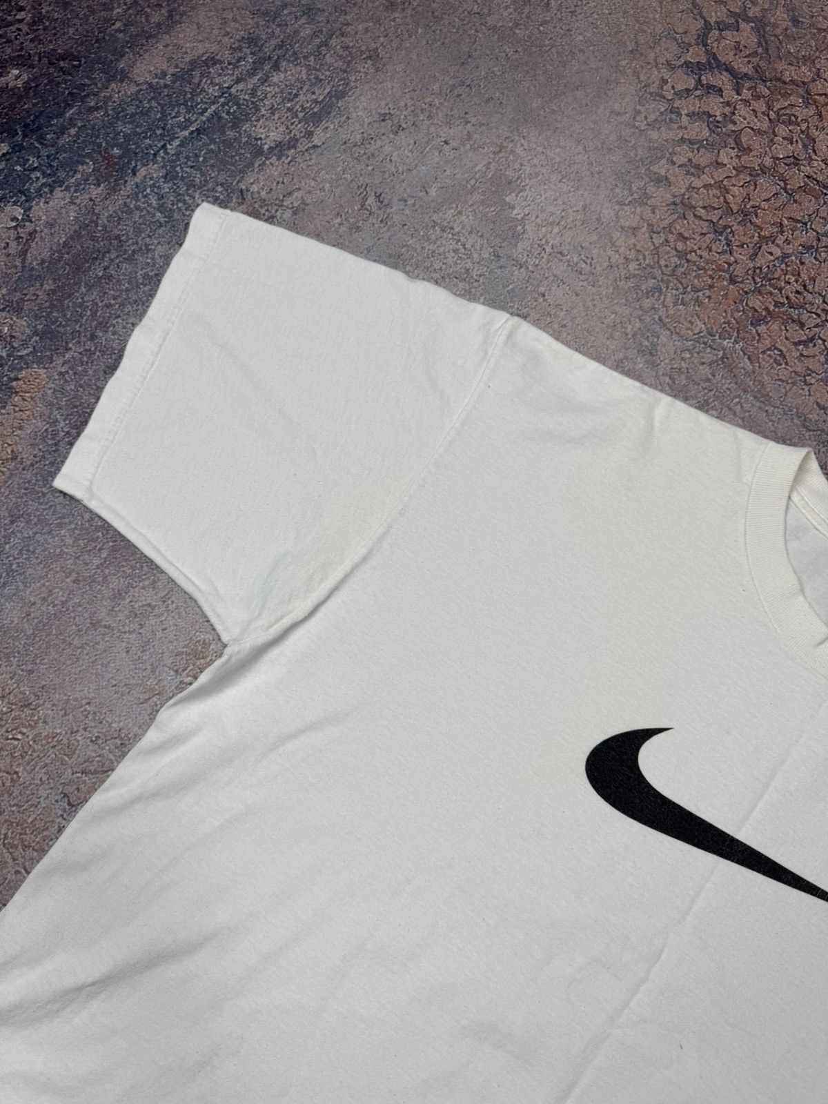 Nike Vintage 90s Nike t shirt big logo Swoosh y2k RARE Size US L / EU 52-54 / 3 - 5 Thumbnail