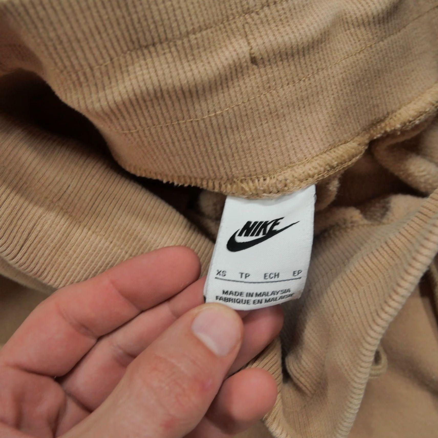 Nike Nike Shorts Womens XS Tan High Waist Sweat Lounge Gym Drawstring Swoosh Logo Size 26" / US 2 / IT 38 - 5 Thumbnail