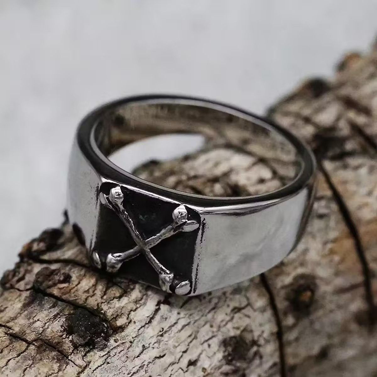 Jewelry × Vintage Unique Rock Crossbone Ring Size ONE SIZE - 2 Thumbnail