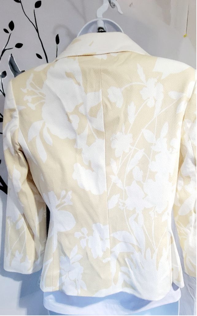 Talbots Talbots Petite yellow and white floral button up blazer Size S / US 4 / IT 40 - 3 Thumbnail
