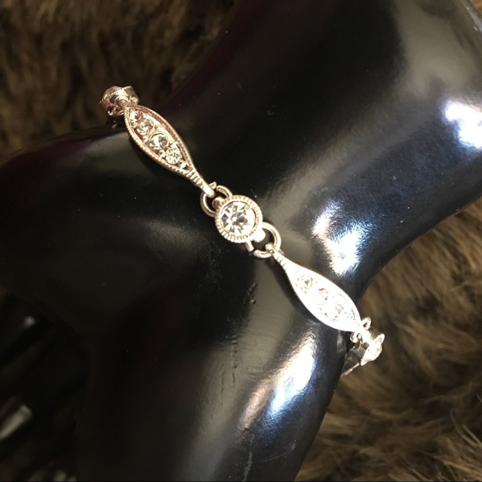 Jewelry Silver tone clear rhinestone bracelet 7.5” Size ONE SIZE - 6 Thumbnail