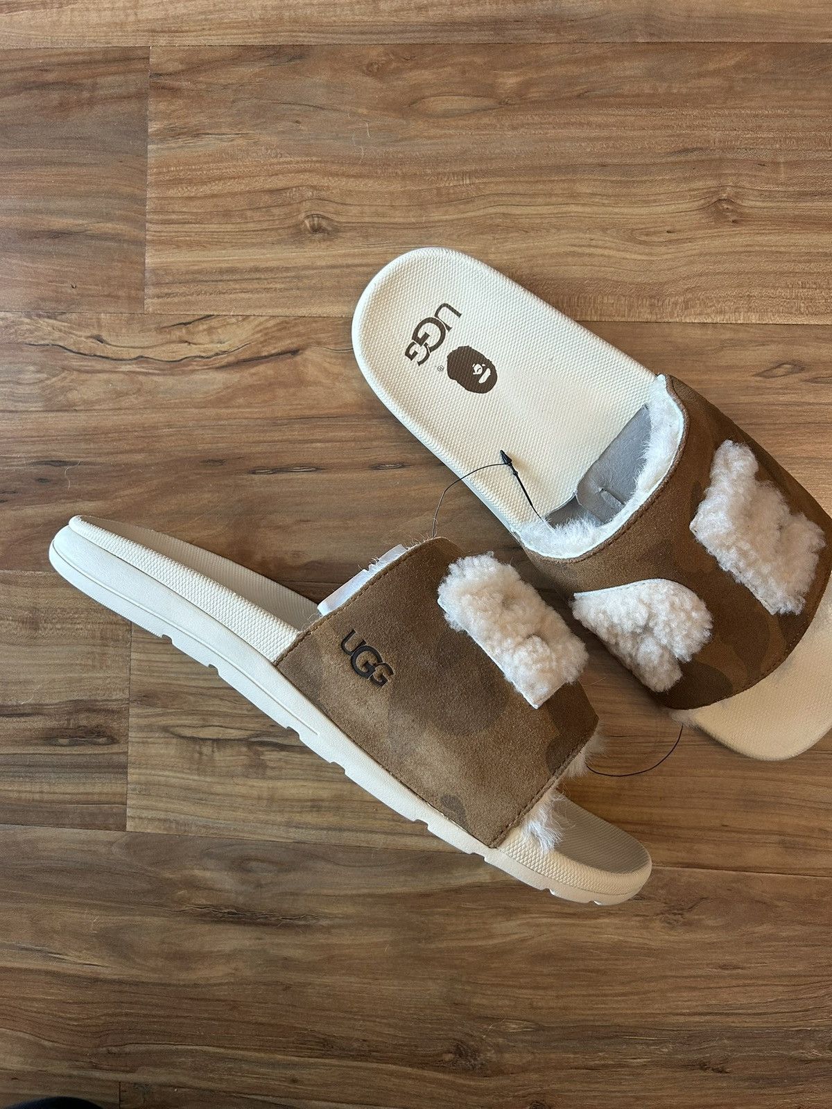 Bape × Ugg NEW RARE Bape x Uggs Fur Slides Size US 11 / EU 44 - 9 Thumbnail