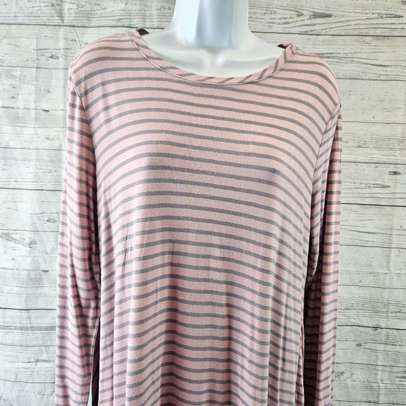 Vintage LOGO Lori Goldstein Womens Blouse Shirt Long Sleeve Pink Gray Stripe Rayon Medium Size M / US 6-8 / IT 42-44 - 2 Thumbnail