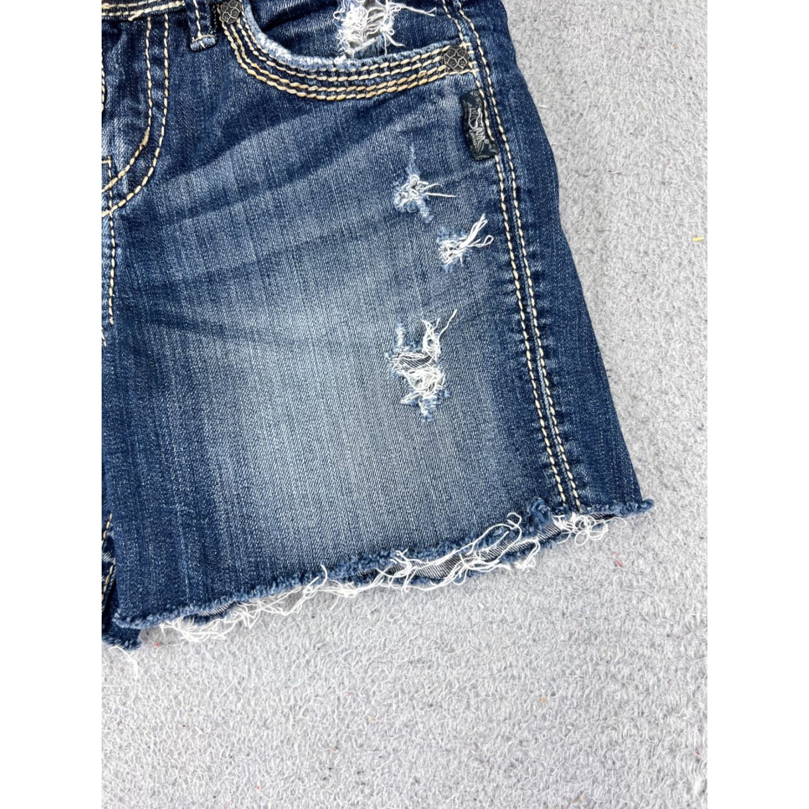 Silver Jeans Co. VINTAGE is not applicable; Silver Jeans Short Woman Blue Denim Cut-Off 25x5 5-Pocket Button Closure Mid Rise Distressed stretch Size 42" / US 20 - 2 Thumbnail
