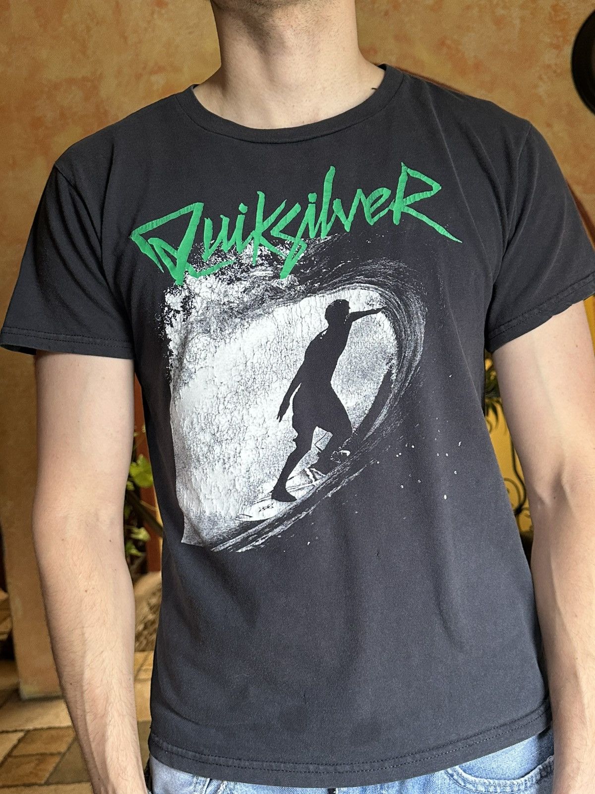 Quiksilver 🏄‍♂️ distressed vintage Y2K Quiksilver surf tee Size US S / EU 44-46 / 1 - 3 Thumbnail