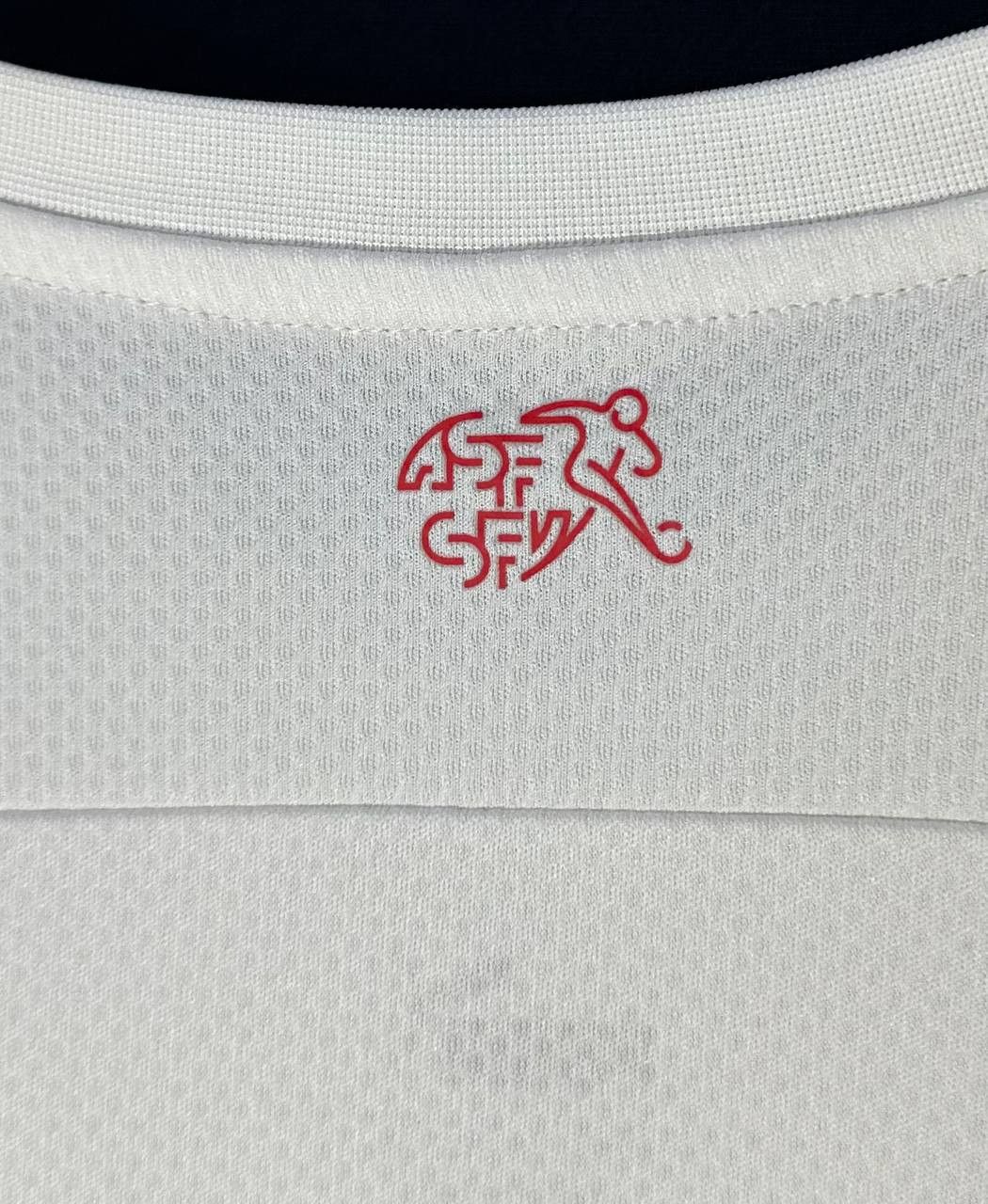 Puma Switzerland Away 2021-2022 Puma football jersey autograph Size US XS / EU 42 / 0 - 8 Thumbnail