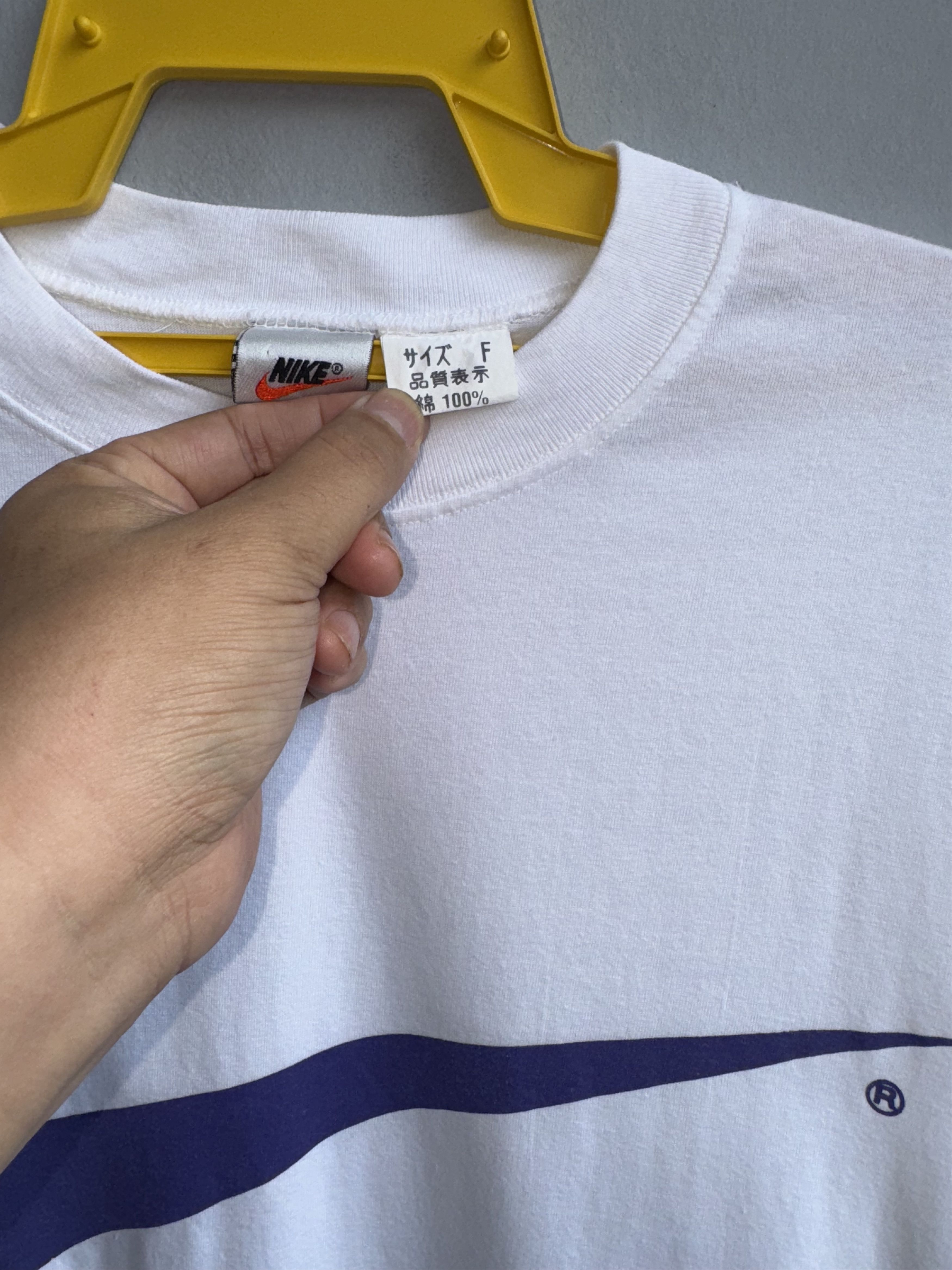 Nike Nike Centre Big Swoosh Vintage Shirt Size US L / EU 52-54 / 3 - 3 Thumbnail