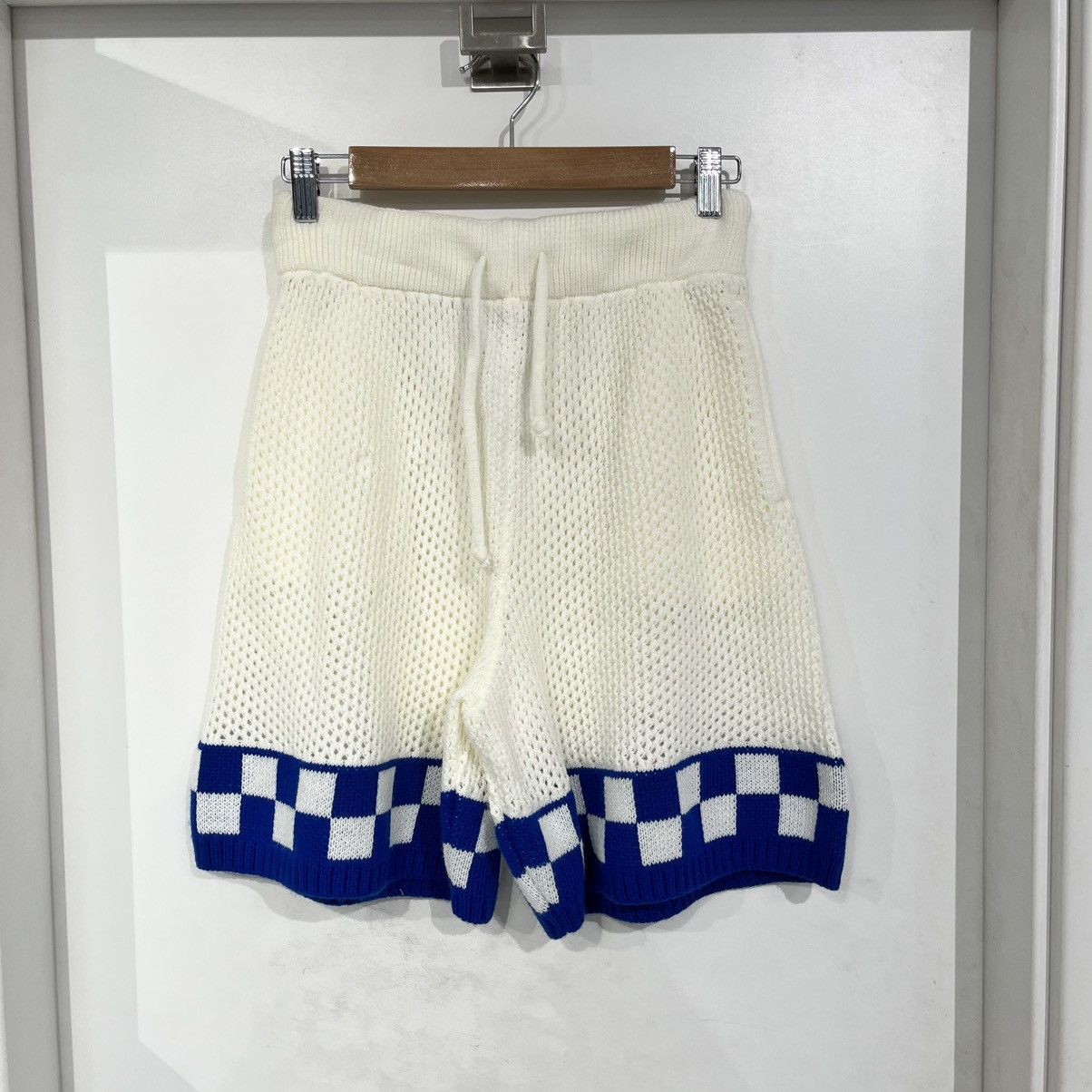 Boohoo Shorts White/Blue Size US 36 / EU 52 - 1 Thumbnail
