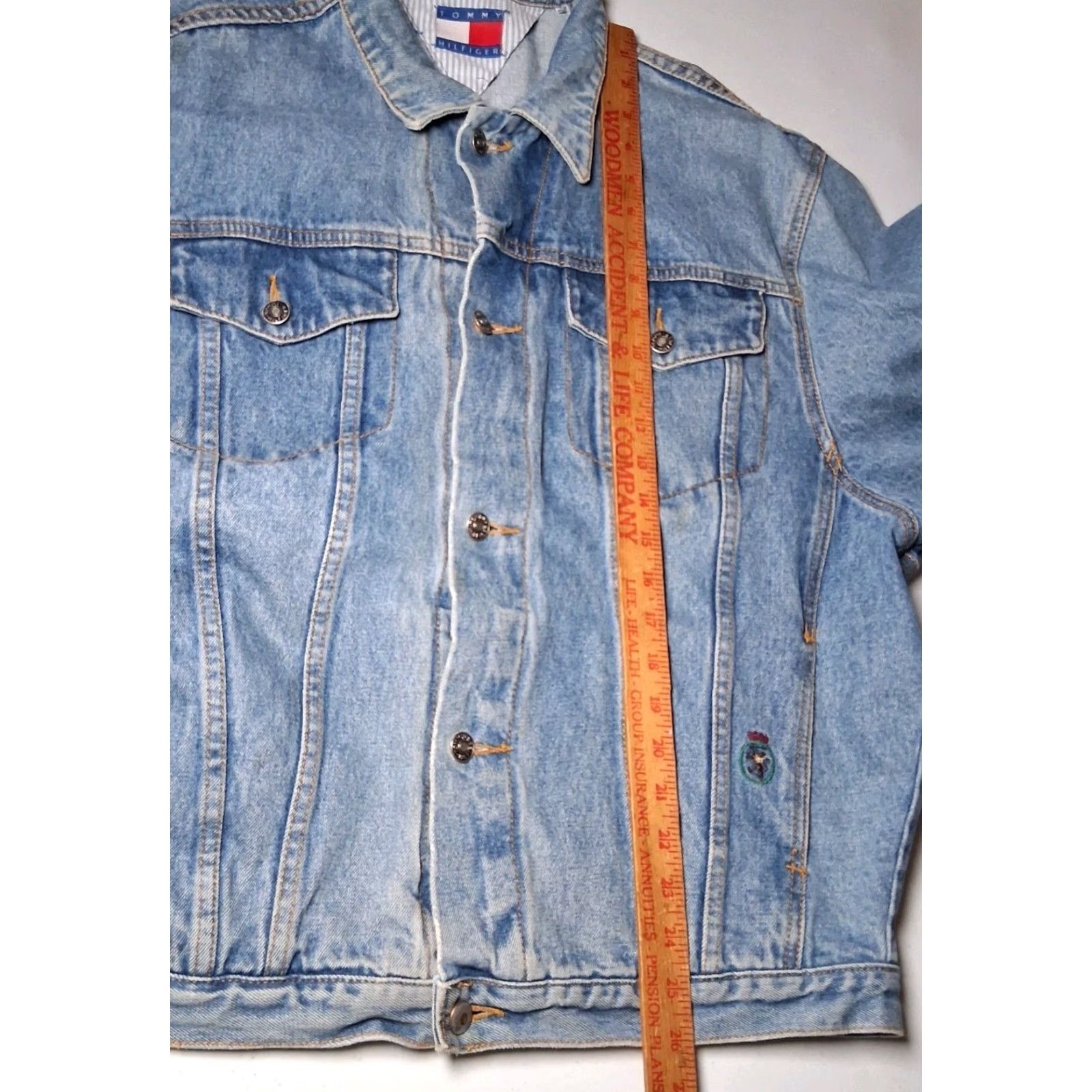VINTAGE Tommy Hilfiger Jean Jacket Men M Blue Denim Trucker 90s Crest Logo Pocket Short Coat Casual Mens