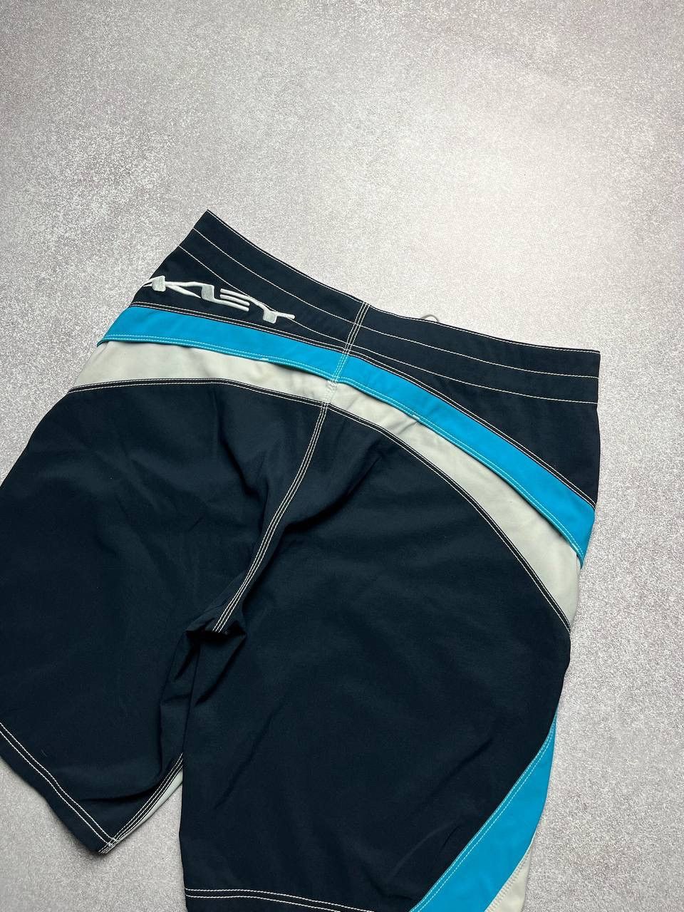 Oakley × Vintage Vintage Oakley Grey Summer Shorts 36 Size US 36 / EU 52 - 9 Thumbnail