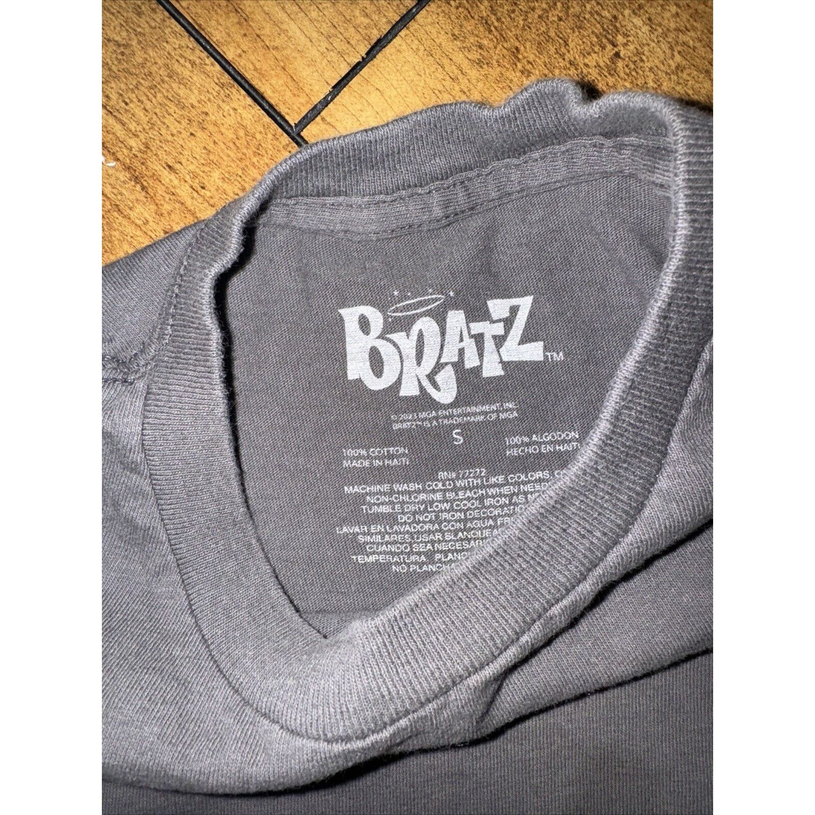 Band Tees × Rap Tees × Vintage Bratz Dolls Cropped T-Shirt Grey Small 17x19.5 2001 Tour Y2K Size S / US 4 / IT 40 - 4 Thumbnail