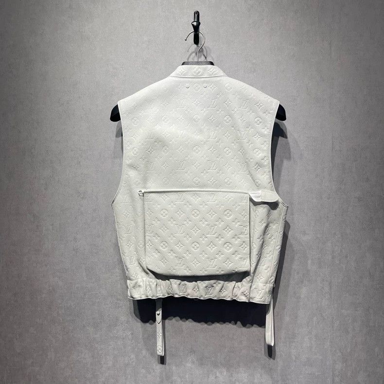 Louis Vuitton Louis Vuitton Solid logo printed pocket vest Size US M / EU 48-50 / 2 - 2 Thumbnail
