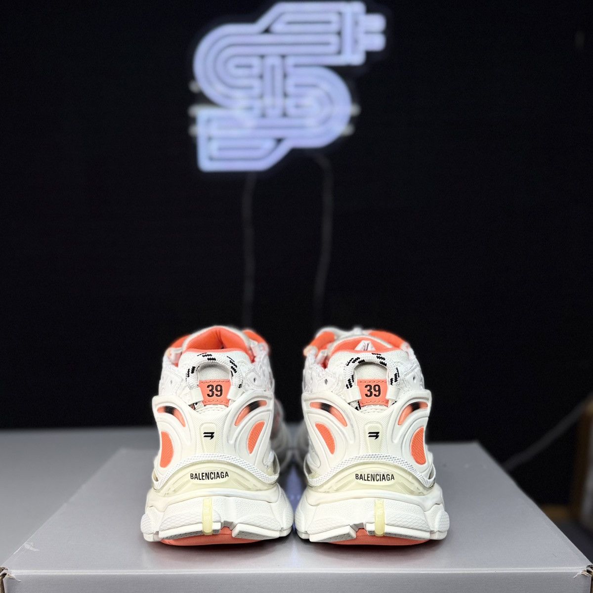 Balenciaga Balenciaga Runner White / Tangerine Size US 6.5 / EU 39-40 - 6 Thumbnail