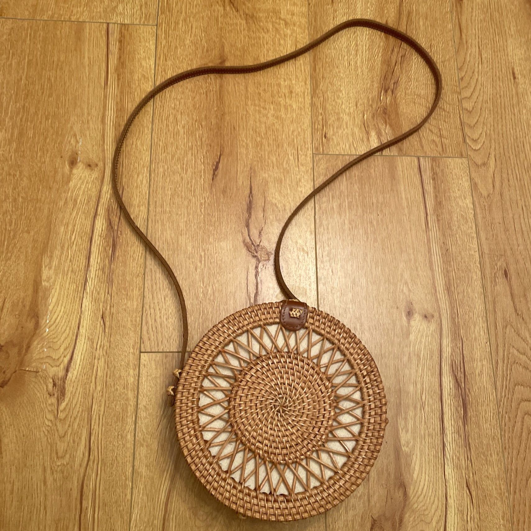 Vintage Estate Crossbody Bag Women's Purse Circle Rattan Leather Strap Ivory Beige Lined Brown Wicker Vintage No (Medium) Size ONE SIZE - 2 Thumbnail