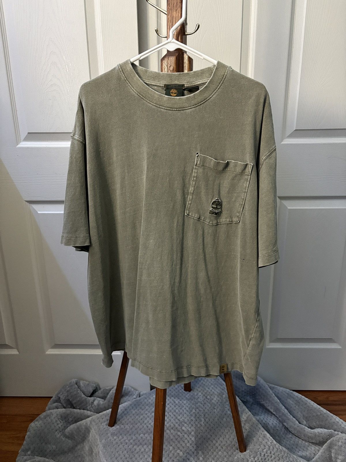 American Eagle Outfitters AE x Timberland Distressed Pocket Tee in Green Size US XL / EU 56 / 4 - 1 Thumbnail