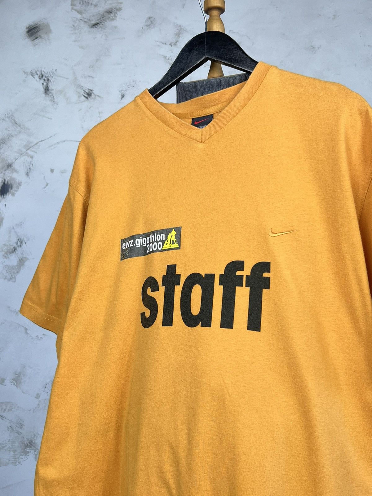 Nike Vintage Nike Gigathlon 2000 Staff Shirt Size XL Size US XL / EU 56 / 4 - 3 Thumbnail