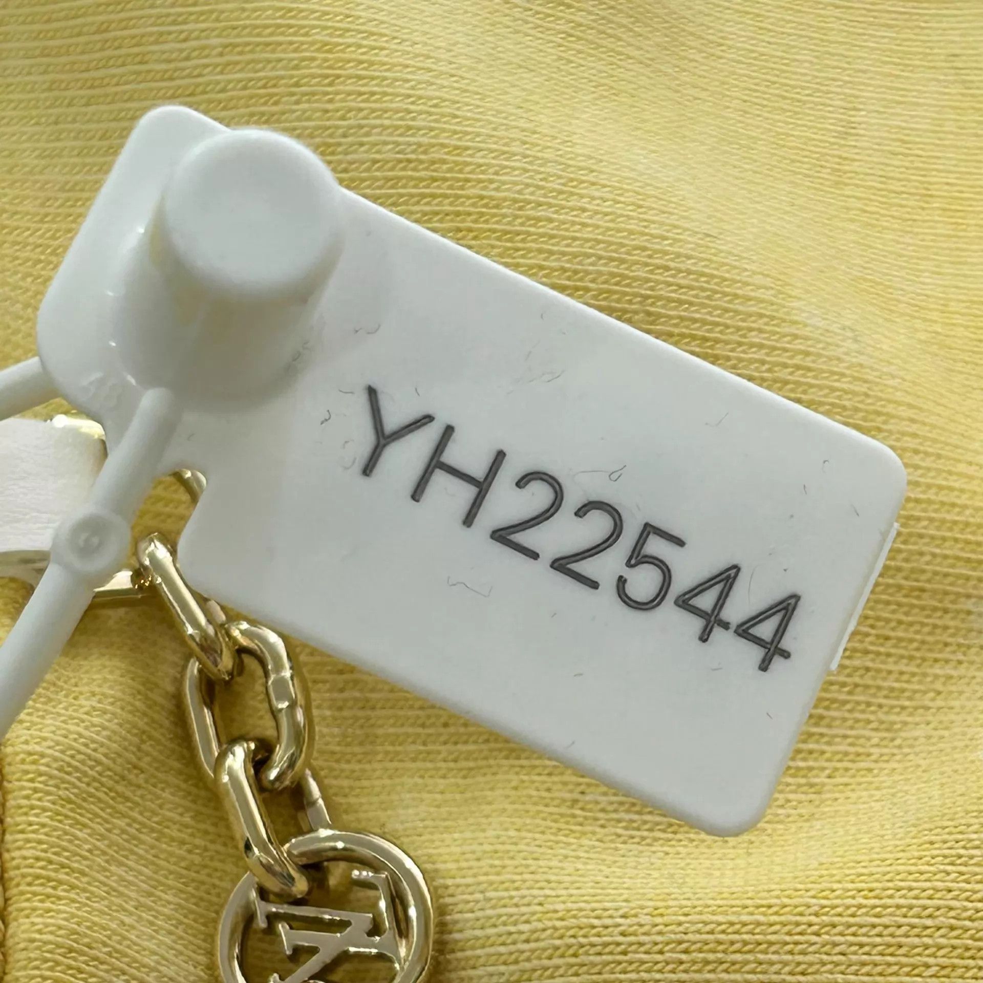 Louis Vuitton LV logo chain print women's short yellow T-shirt Size S / US 4 / IT 40 - 8 Thumbnail