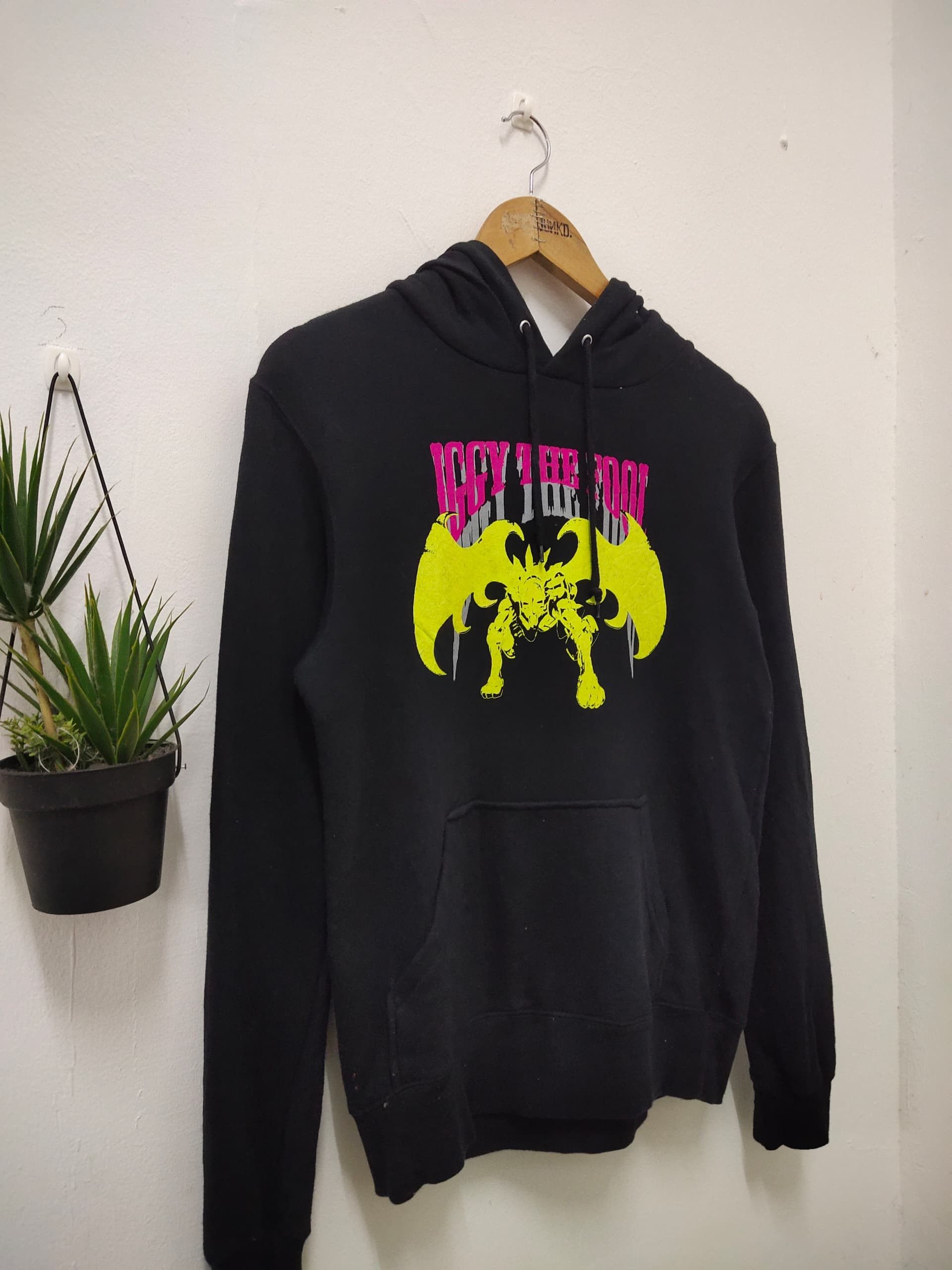 Anime VINTAGE IGGY THE FOOL JOJO BIZZARE ADVENTURE ANIME HOODIE Size US S / EU 44-46 / 1 - 4 Thumbnail