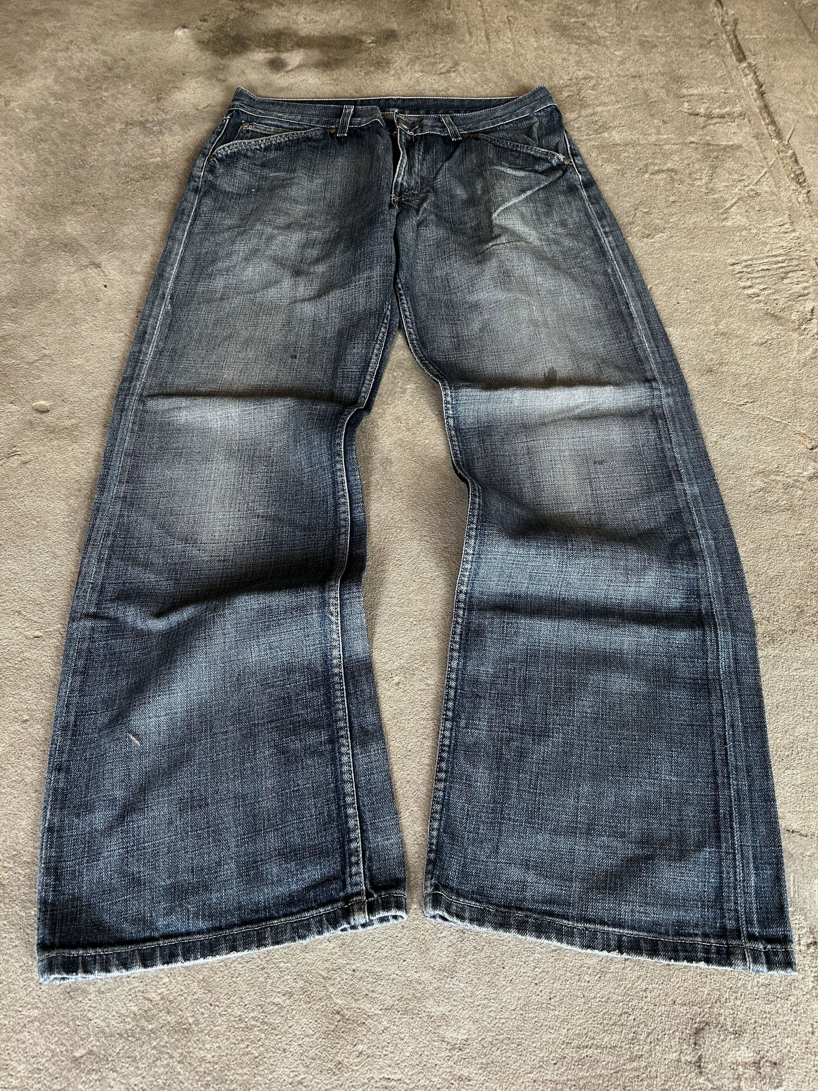 Vintage Vintage Dark Wash Baggy Denim Jeans Wide Leg Y2K Style Size US 32 / EU 48 - 1 Thumbnail