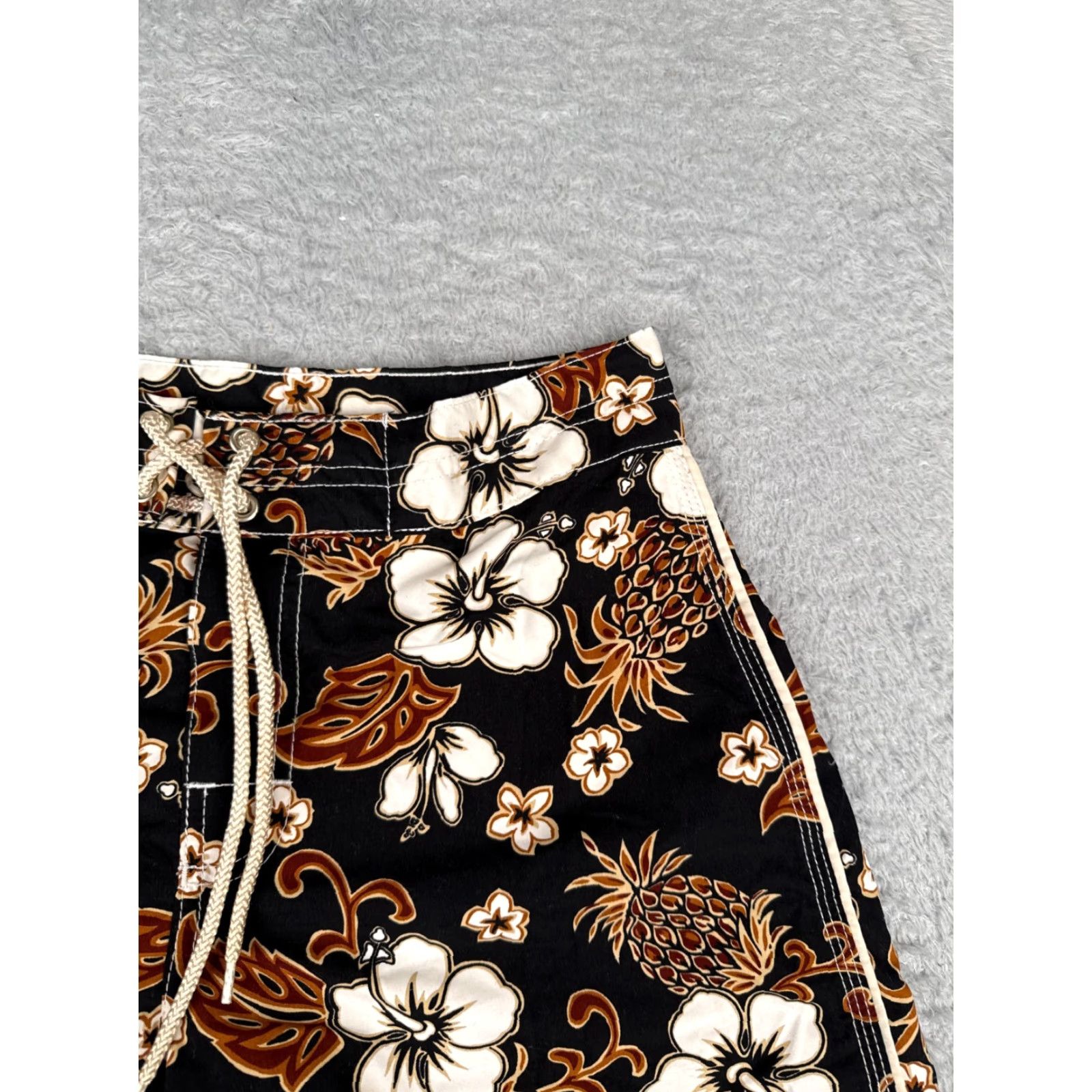 Swims VINTAGE Unbranded Board Shorts Mens 28 Black Beige Floral Hawaiian US Made Polyester Swim Surf Beach Drawstring Men Size US 28 / EU 44 - 5 Thumbnail