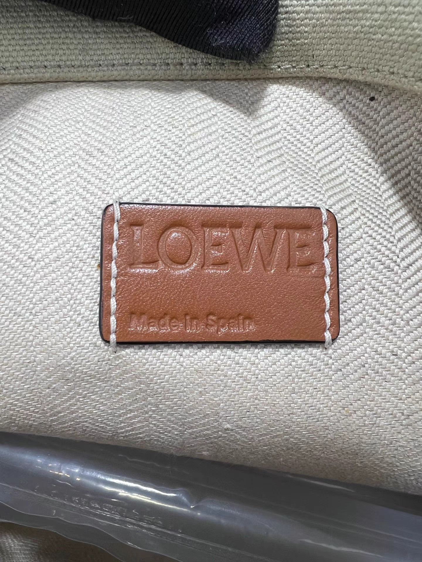 Loewe LOEWE Embossed Full-Logo Clutch Size ONE SIZE - 4 Thumbnail