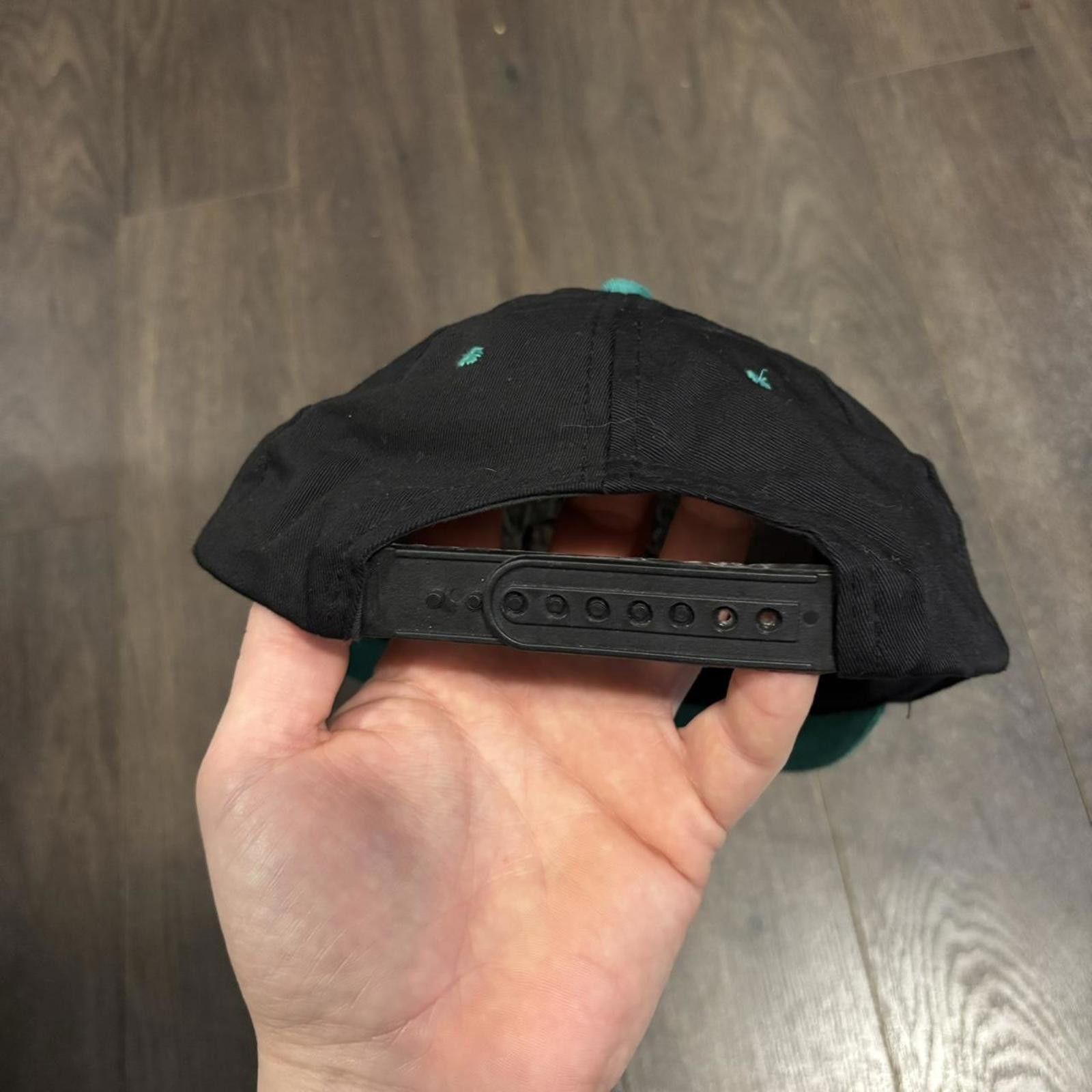 NBA Vintage Vancouver grizzlies kids snap back hat 1994 Size ONE SIZE - 3 Thumbnail
