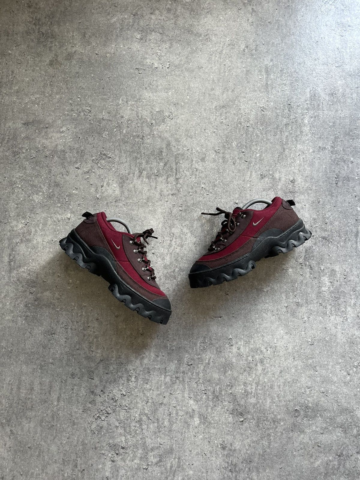 image of Nike Lahar Low Shoes in Black, Women's (Size 9)