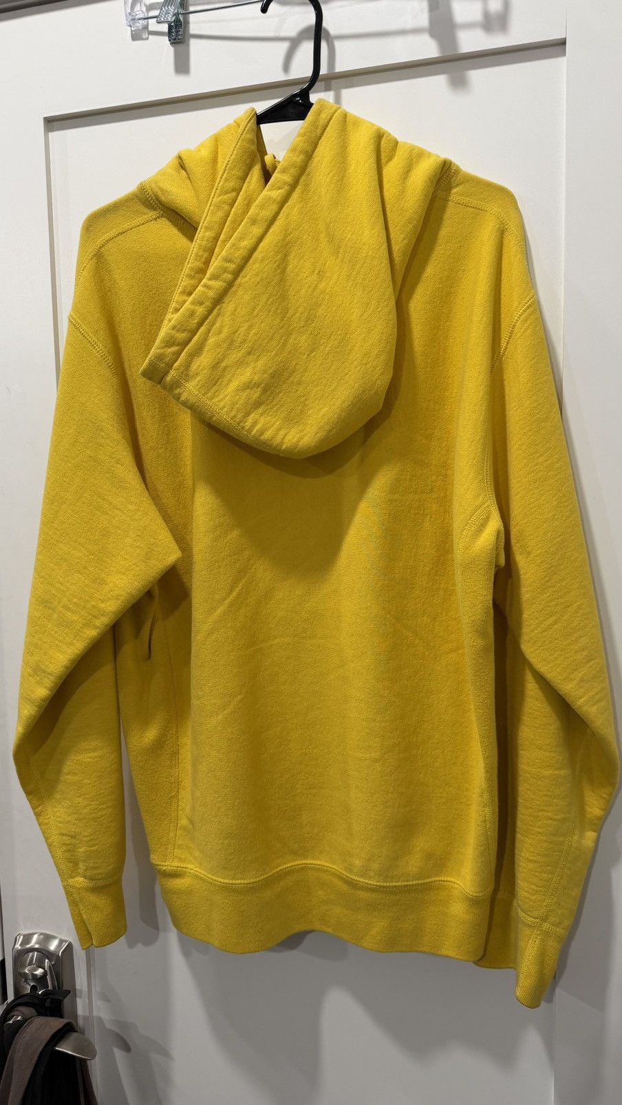 Supreme FW/19 SUPREME YELLOW BANDANA BOX LOGO Size US L / EU 52-54 / 3 - 7 Thumbnail