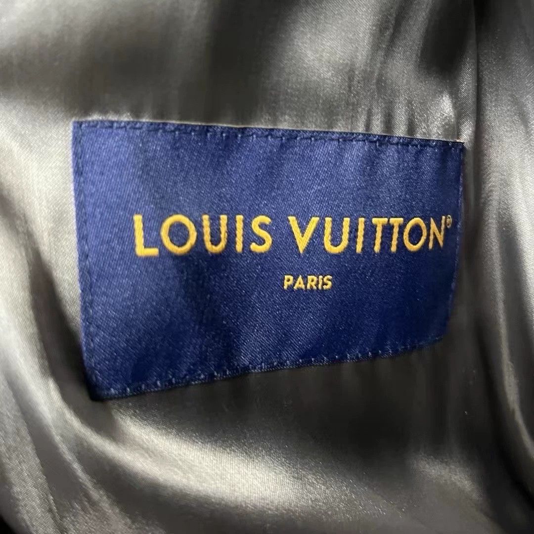 Louis Vuitton gray logo-printed long sleeve jacket Size US M / EU 48-50 / 2 - 5 Thumbnail