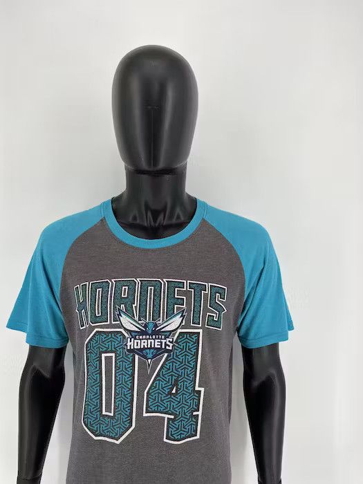 NBA × Vintage 90s Vintage Charlotte Hornets NBA T-Shirt Streetwear Style Size US L / EU 52-54 / 3 - 6 Thumbnail